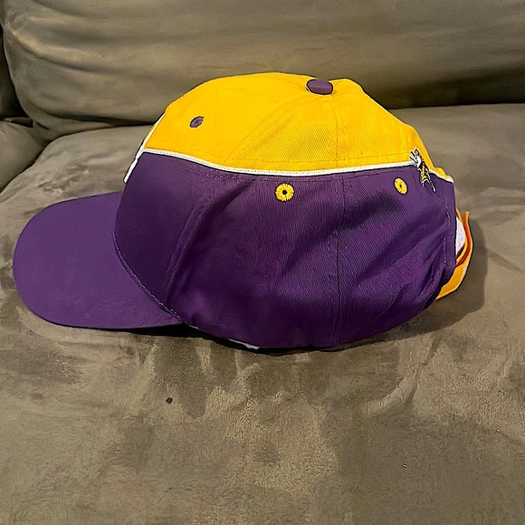 Minnesota Vikings hat - Picture 2 of 5
